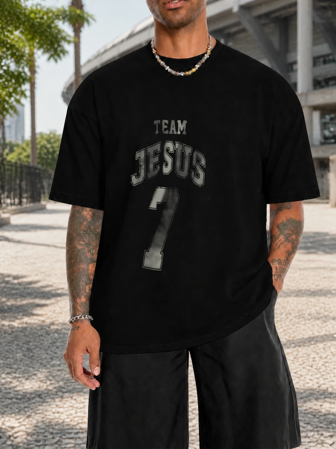 Camiseta 180g Team Jesus · 7 em cena de uso no Brasil