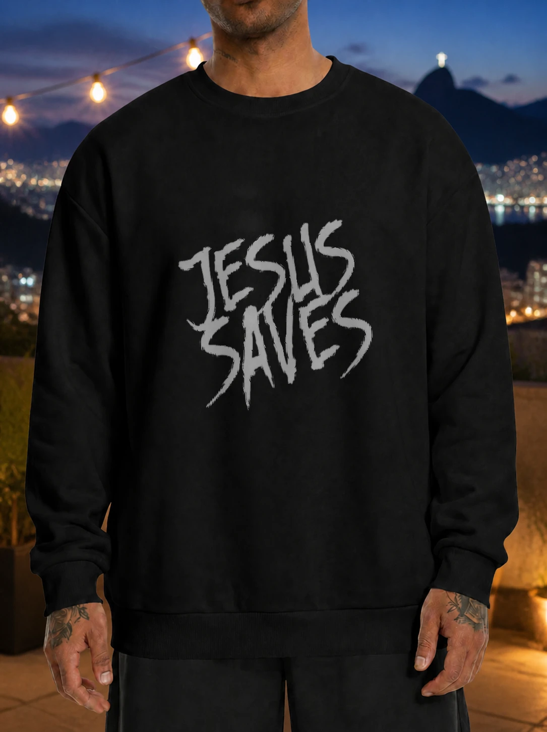 Moletom 320g Jesus Saves M-1 em cena de uso no Brasil