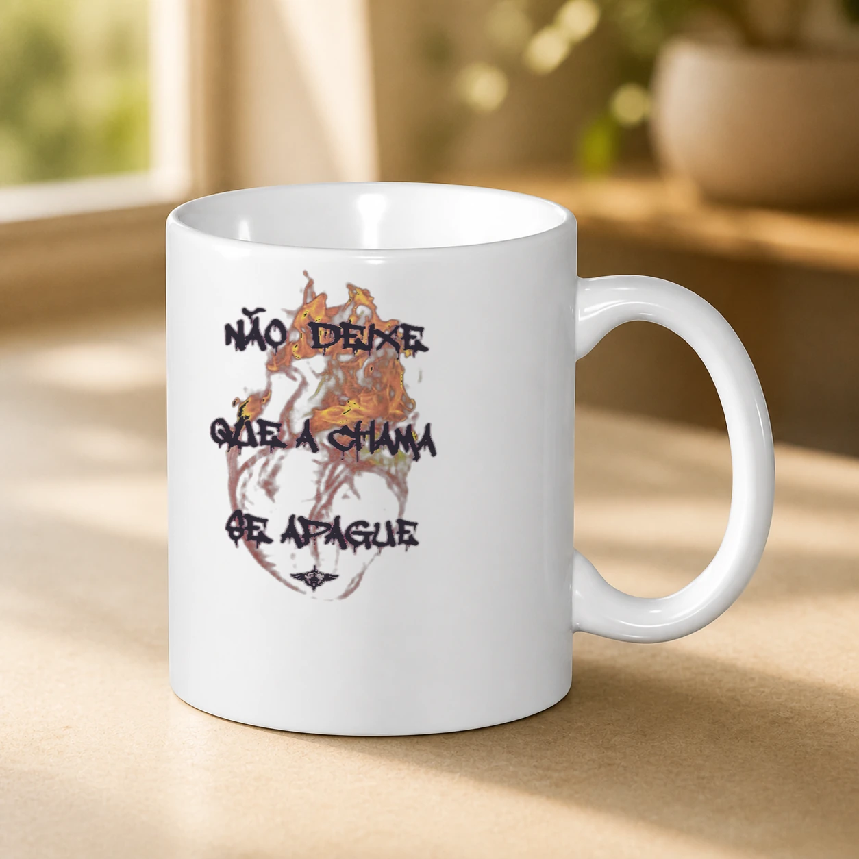 Caneca 325 ml Coração em Chamas em cena de uso no Brasil