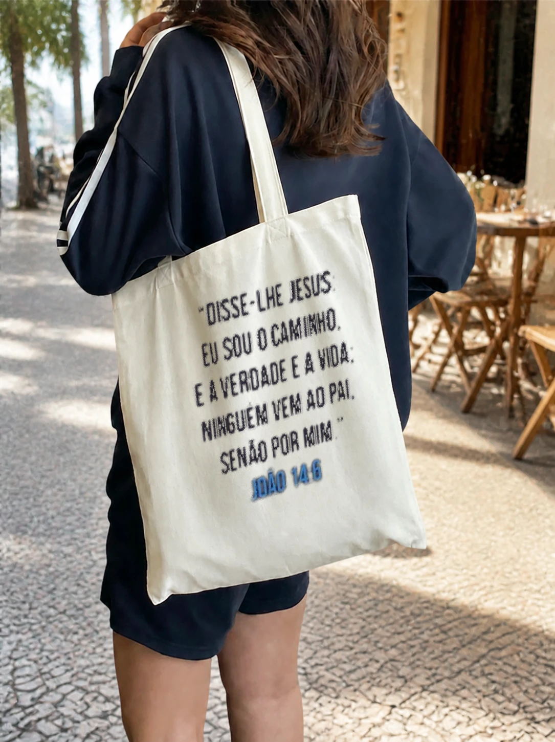 Ecobag de algodão João 14:6 · Leão de Judá em cena de uso no Brasil
