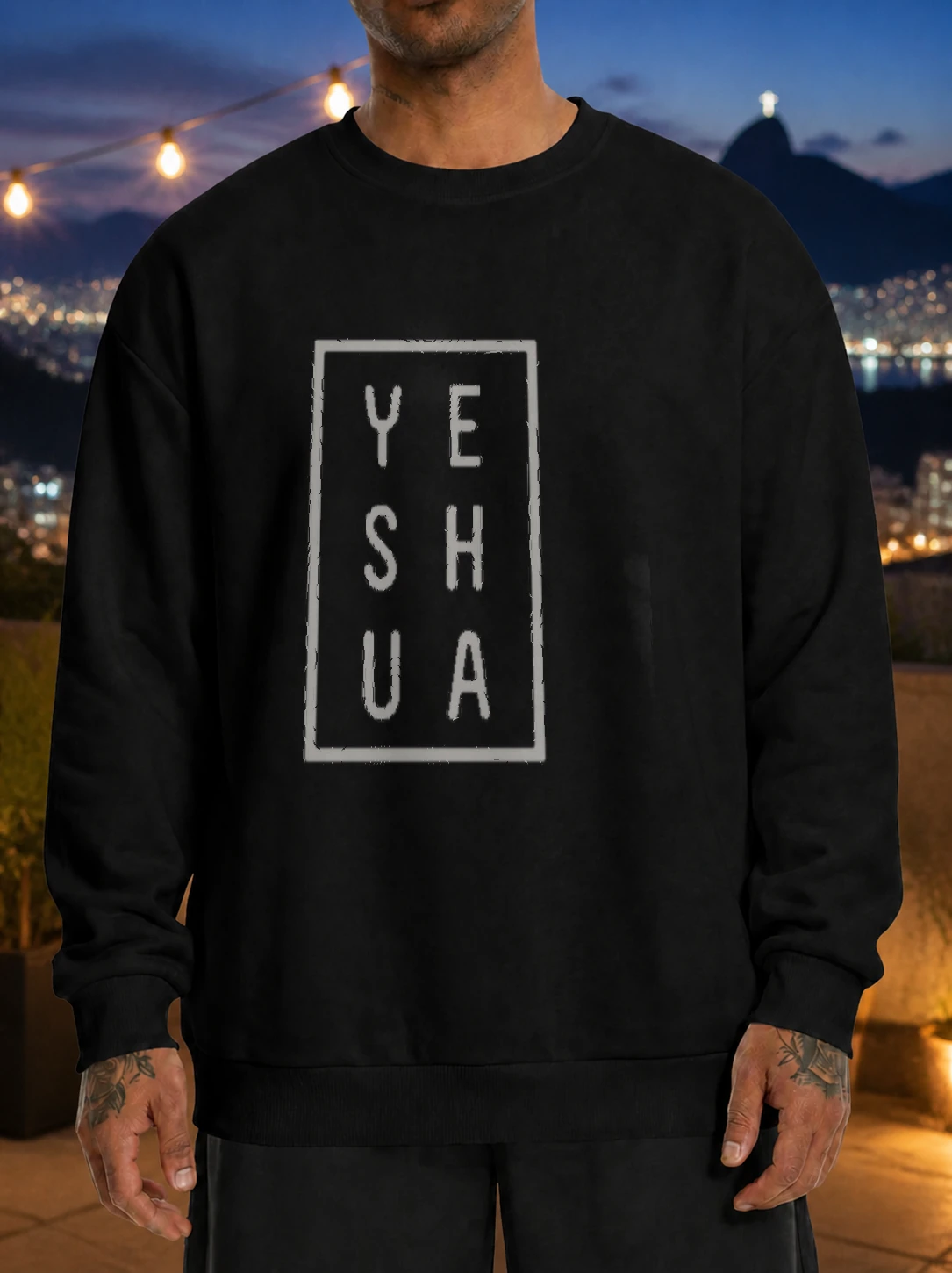 Moletom 320g Yeshua Minimal em cena de uso no Brasil