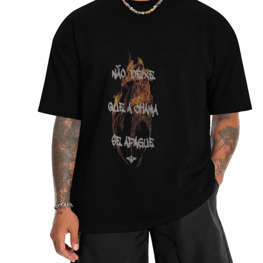Camiseta 180g Coração em Chamas em mockup frontal
