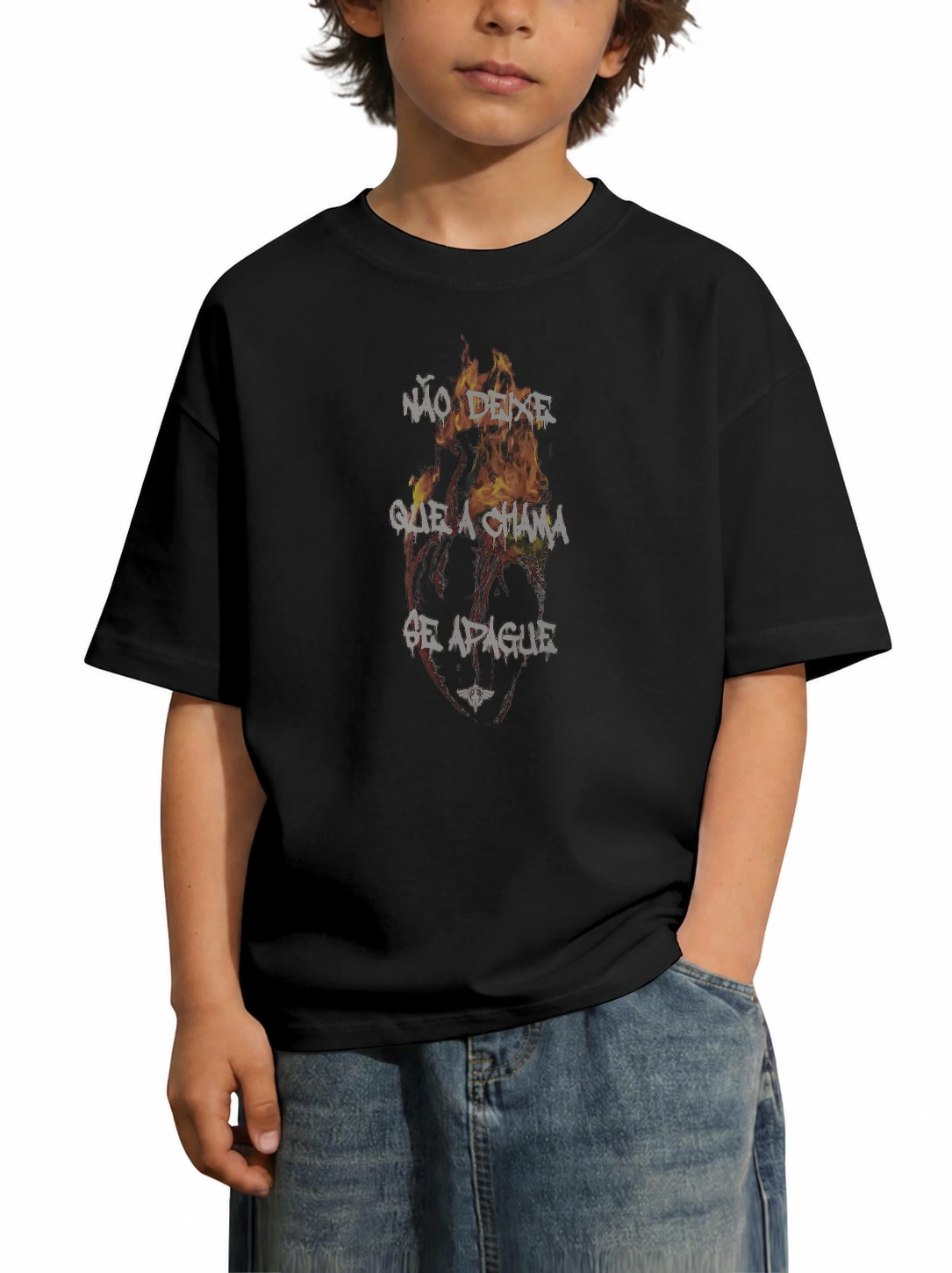 Camiseta infantil 180g Coração em Chamas | Fé que Veste